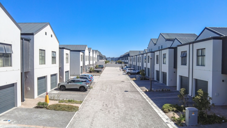 To Let 4 Bedroom Property for Rent in Sandown Western Cape